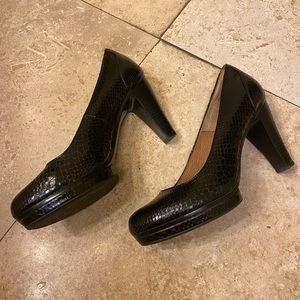 Sofft Mandy II Black snake print pumps. 1/2 platform 3 inch heel.